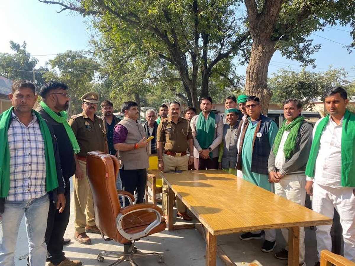 किसानों की समस्याओं को लेकर उपजिलाधिकारी से की मुलाक़ात